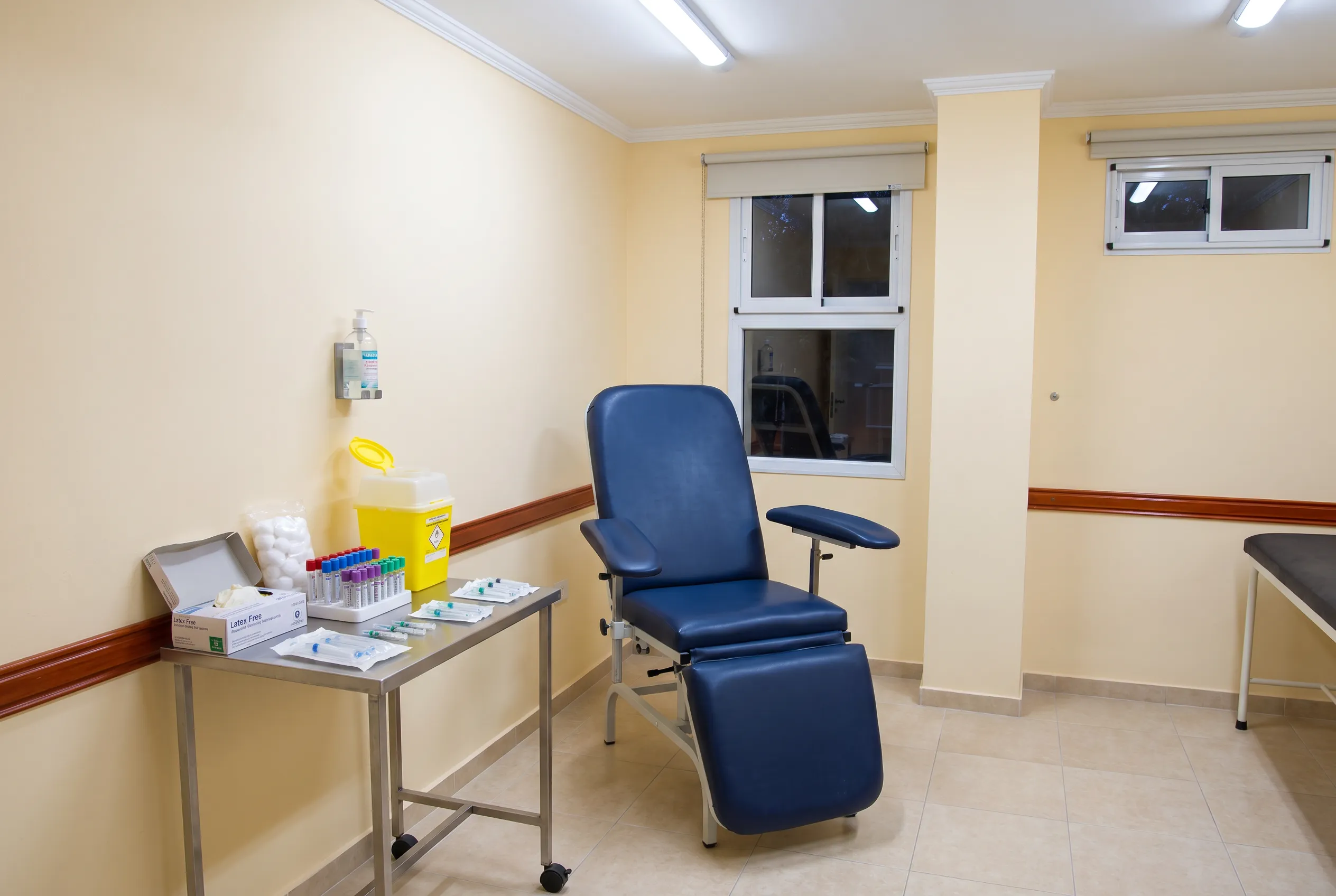 Puesto de extracción con sillón y tubos